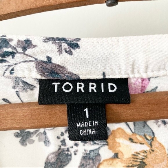 Torrid Floral Challis Button Blouse 1X - Picture 3 of 6